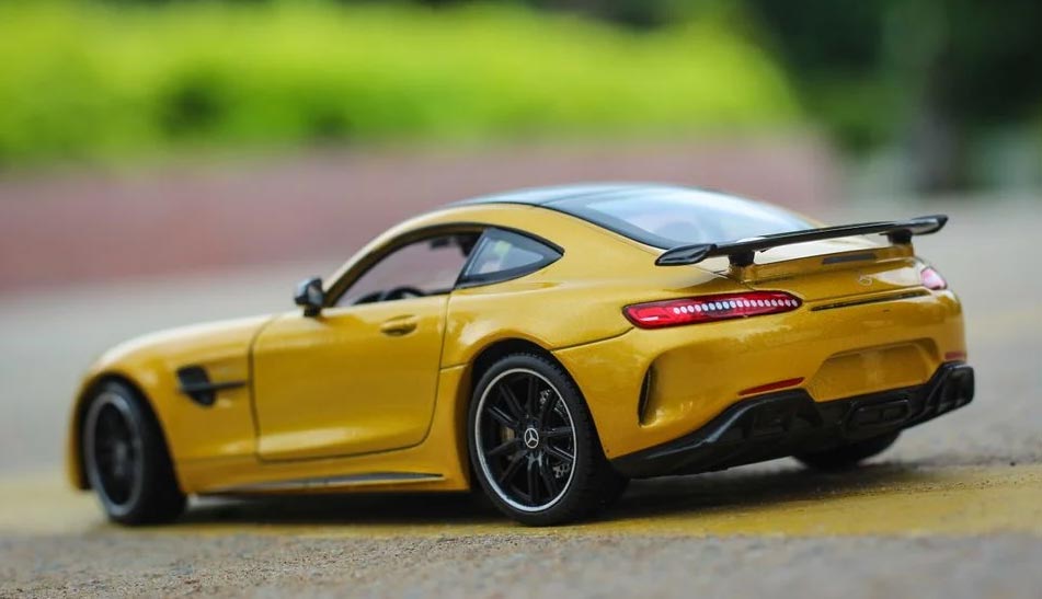 Mercedes AMG GT R em Escala 1:24