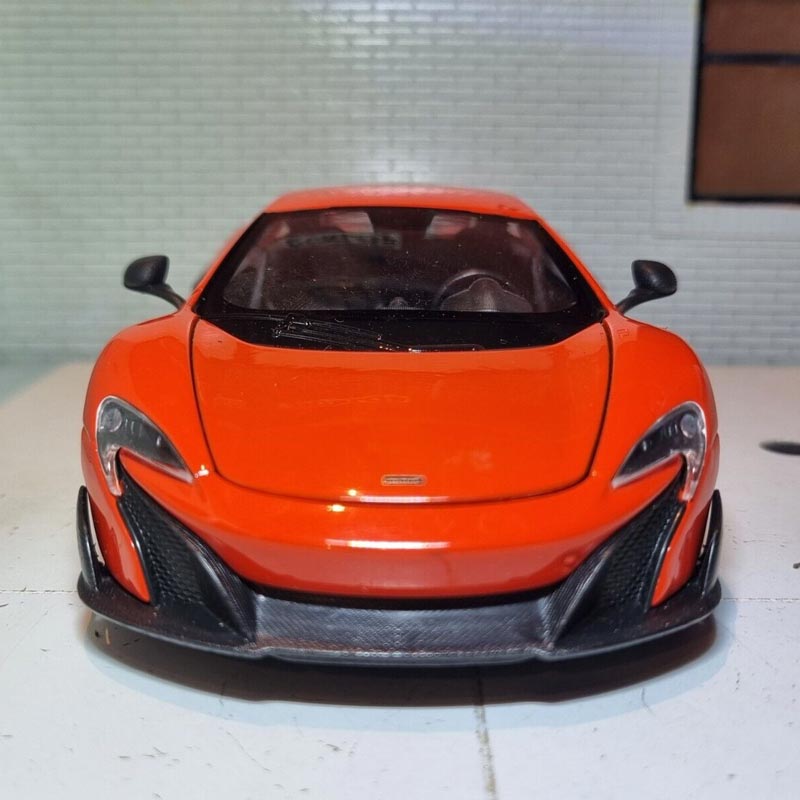 McLaren 675LT Escala 1:24