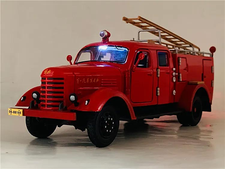 Caminhão de Bombeiros FAW CA-30 de 1964 (Escala 1:32)