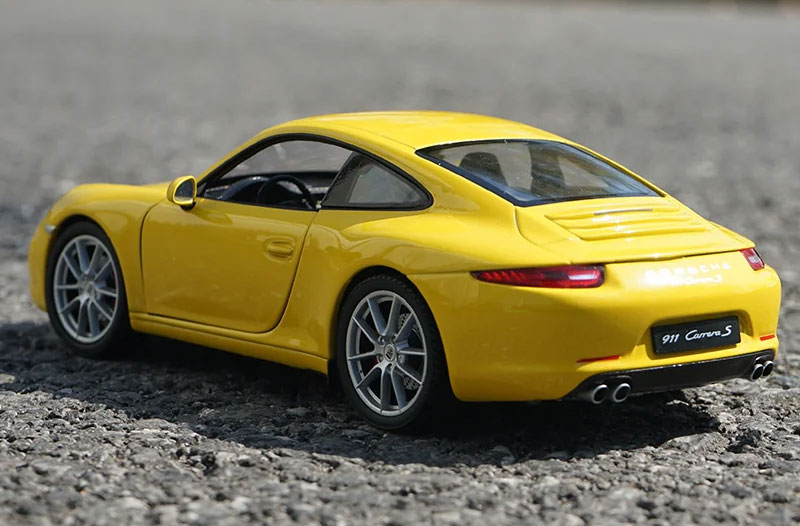 Porsche 911 Carrera S (991) em Escala 1:24