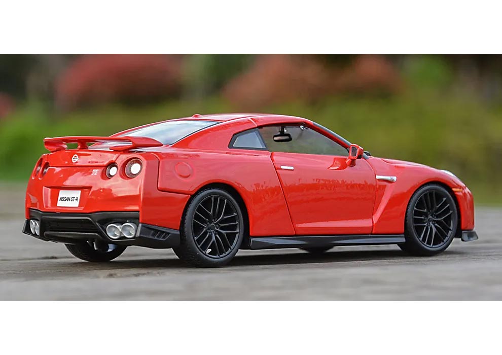 Nissan GTR R35 2017 em Escala 1:24