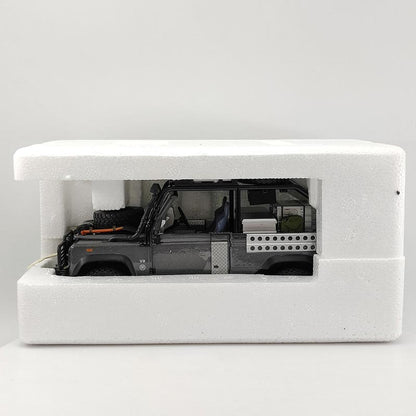 Land Rover Defender “Tomb Raider” 1:24