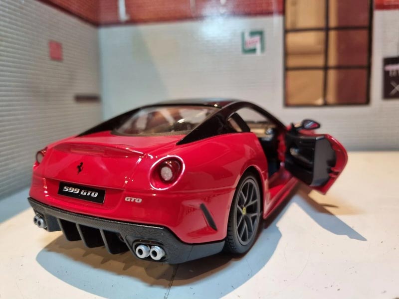 Ferrari 599 GTO (Escala 1:24)