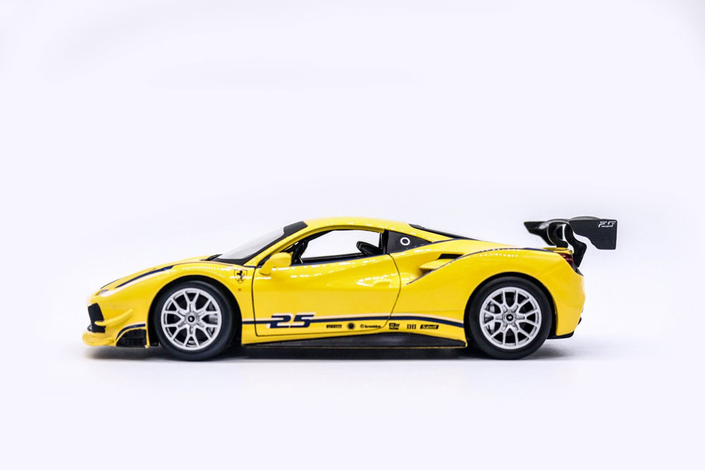 Ferrari 488 Challenge 1:24 Amarela