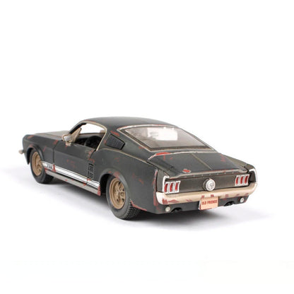 Ford Mustang GT 1967 Old Friends em Escala 1:24