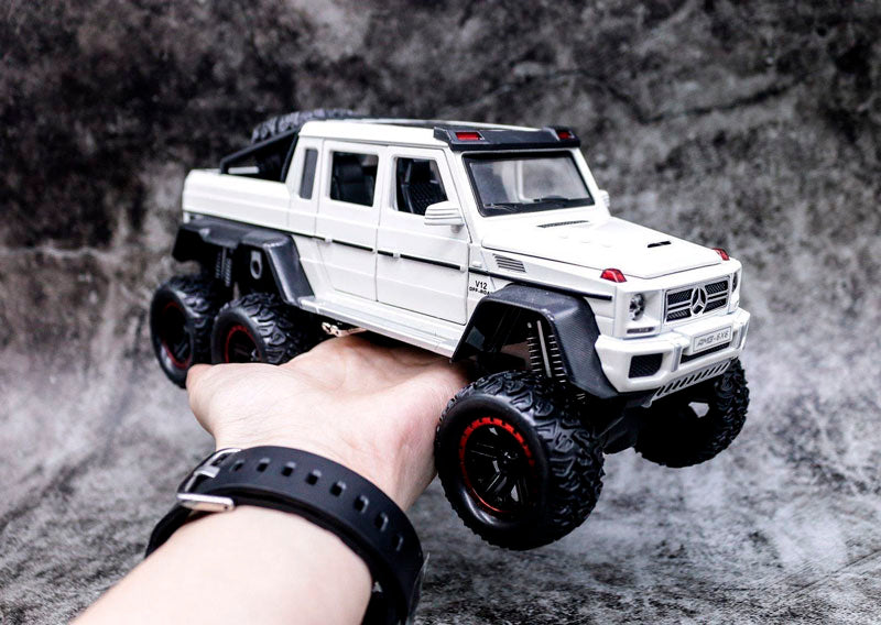 Mercedes G63 AMG Custom 6x6 em Escala 1:22