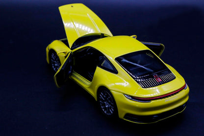 Porsche 911 Carrera 4S em Escala 1:24