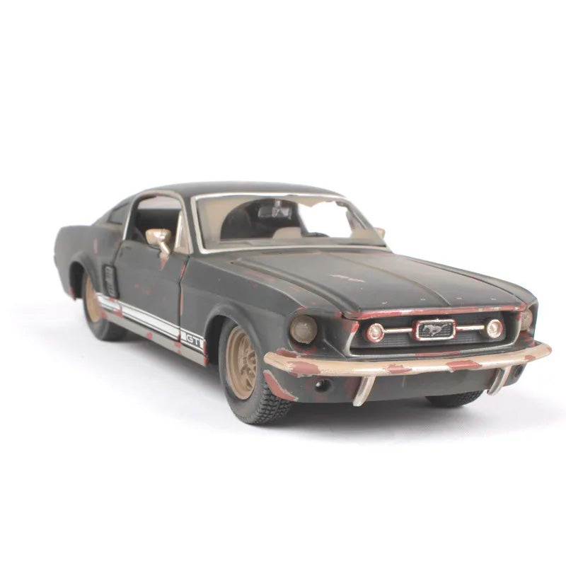 Ford Mustang GT 1967 Old Friends em Escala 1:24