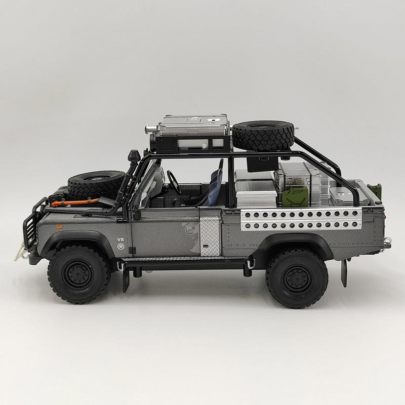 Land Rover Defender “Tomb Raider” 1:24
