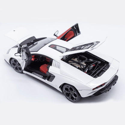 Lamborghini Countach LPI 800-4 2021 (Escala 1:18)