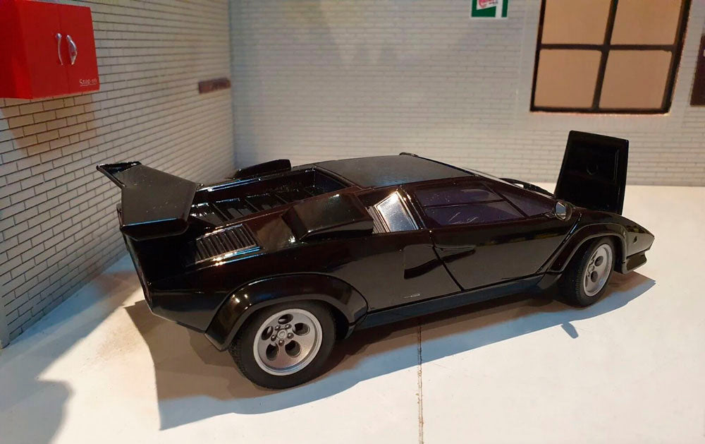 Lamborghini Countach LP5000 S 1:24