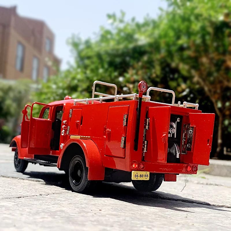 Caminhão de Bombeiros FAW CA-30 de 1964 (Escala 1:32)