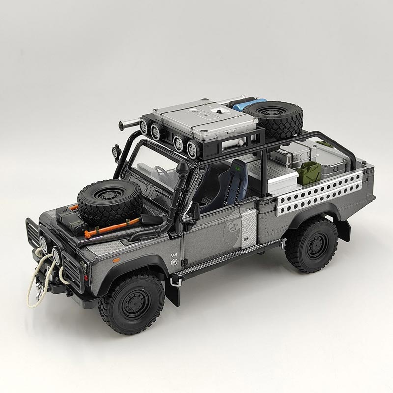 Land Rover Defender “Tomb Raider” 1:24