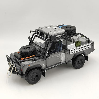 Land Rover Defender “Tomb Raider” 1:24