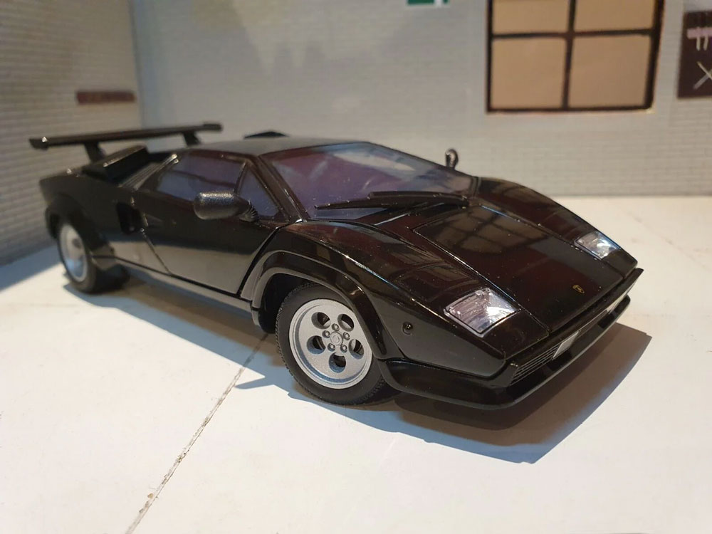 Lamborghini Countach LP5000 S 1:24