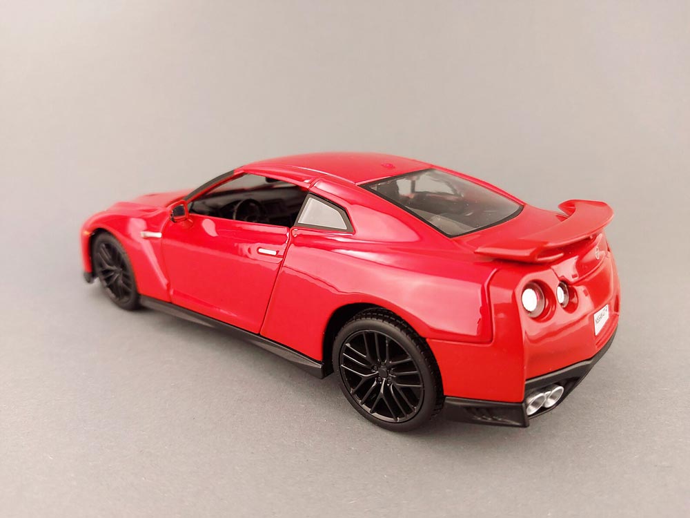 Nissan GTR R35 2017 em Escala 1:24