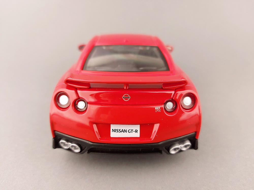 Nissan GTR R35 2017 em Escala 1:24