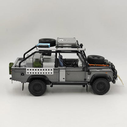 Land Rover Defender “Tomb Raider” 1:24