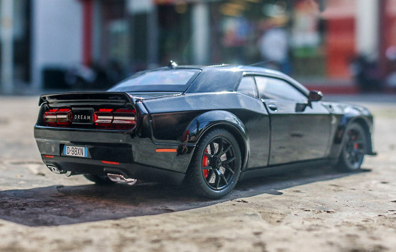 Dodge Challenger SRT Hellcat 1:24