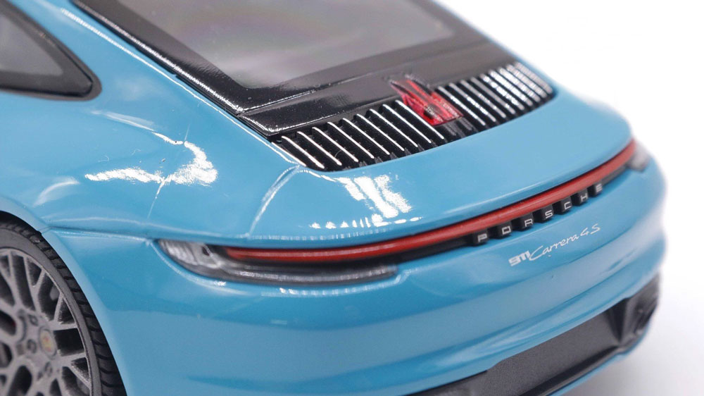 Porsche 911 Carrera 4S em Escala 1:24