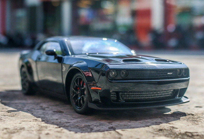 Dodge Challenger SRT Hellcat 1:24