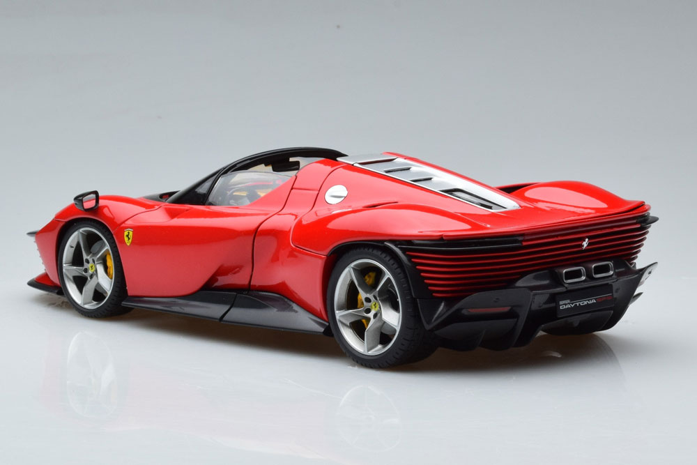 Ferrari Daytona SP3 em Escala 1:18