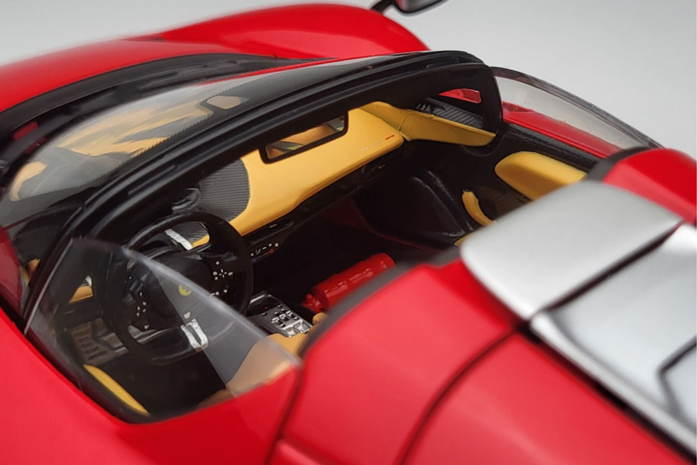 Ferrari Daytona SP3 em Escala 1:18