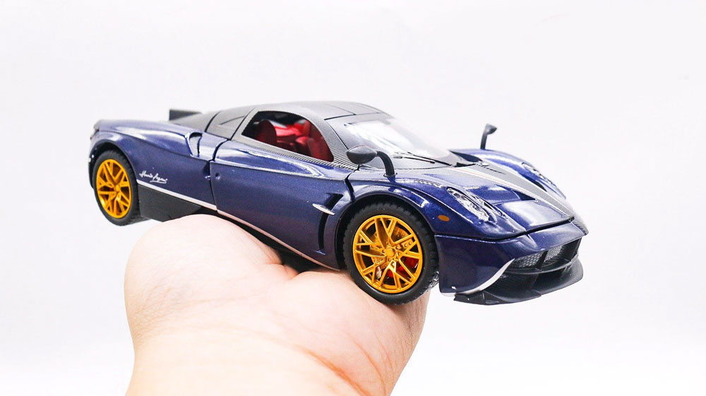 Pagani Huayra em Metal (Escala 1:24)