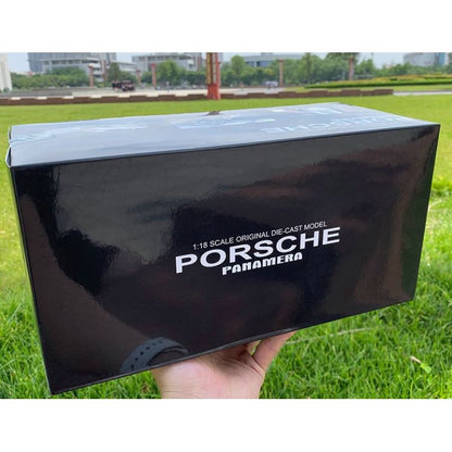 Porsche Panamera - Super-Miniatura Colecionável em Escala 1:18