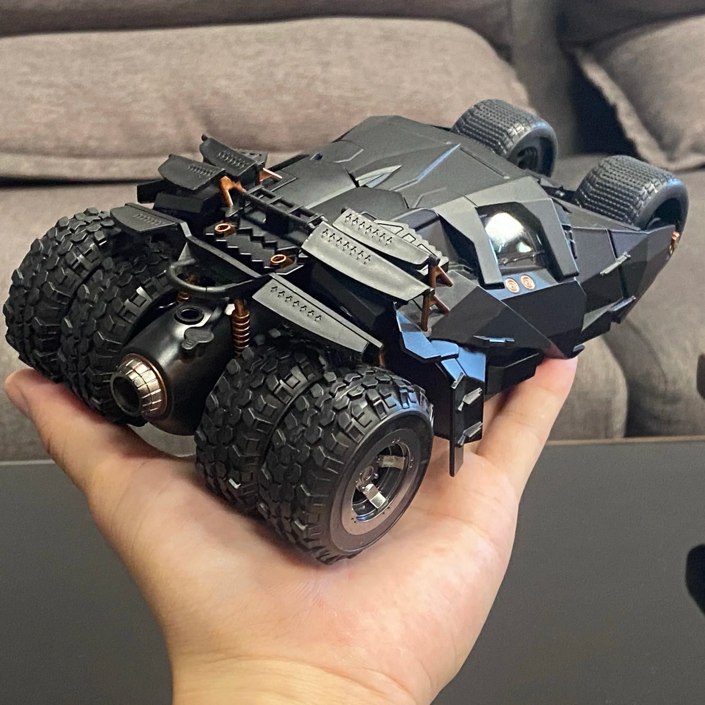 Batmóvel Tumbler 1:24 em Metal