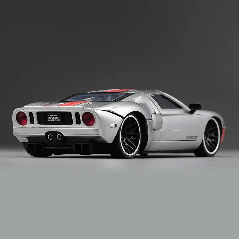 Ford GT 2005 (Escala 1:24)