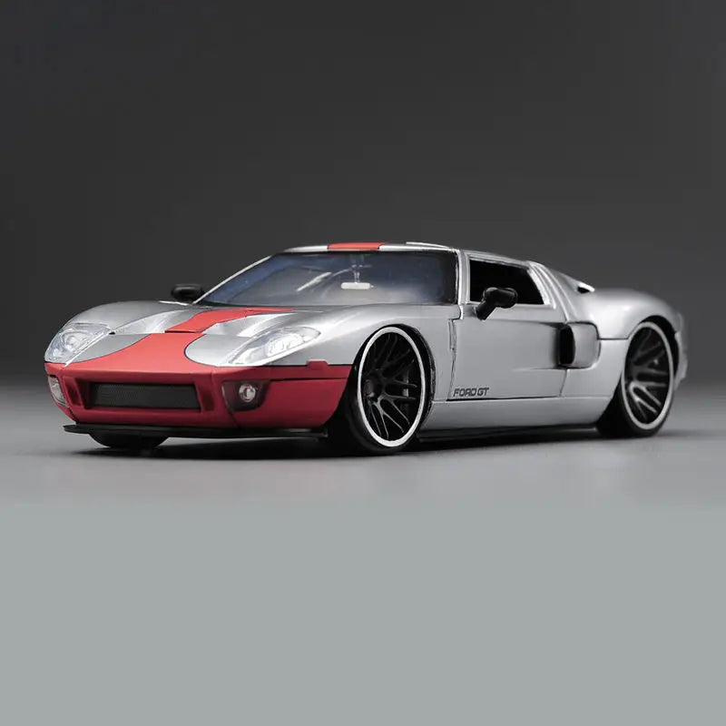 Ford GT 2005 (Escala 1:24)