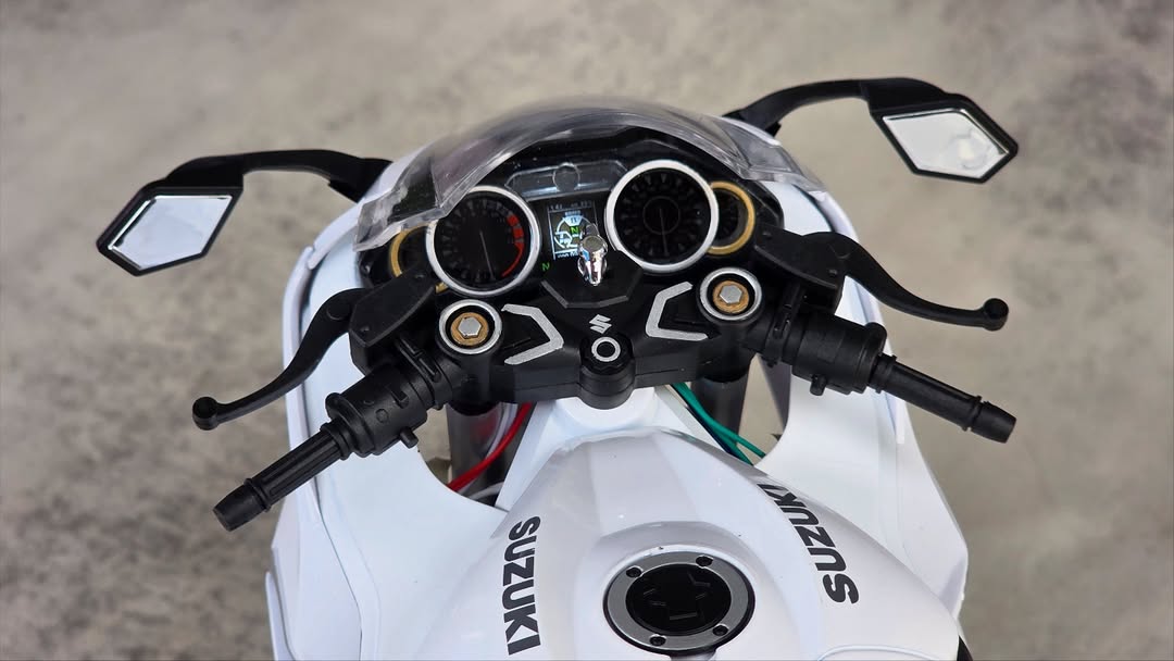 Suzuki Hayabusa GSX-1300R 1:6 Interativa com Escapamento