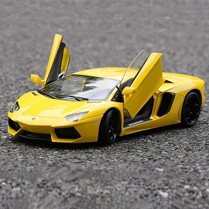 Lamborghini Aventador LP700-4 1:24