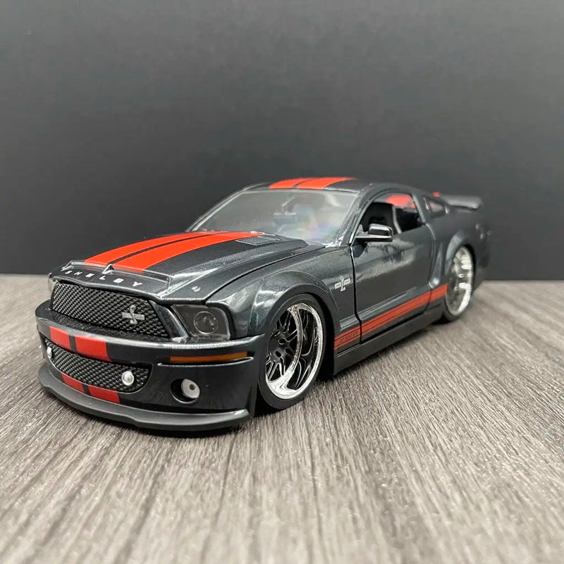 Ford Mustang Shelby GT500KR Custom em Escala 1:24