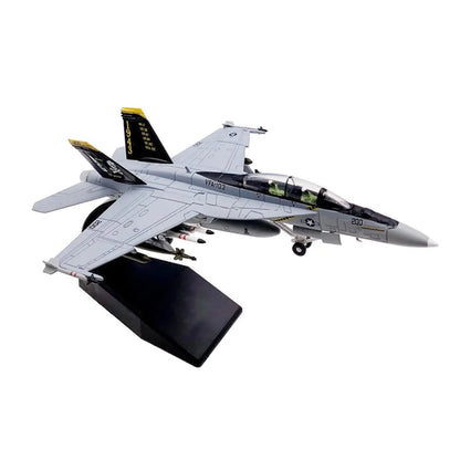 Caça F-18 Hornet em Escala 1:100