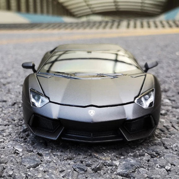 Lamborghini Aventador LP700-4 1:24