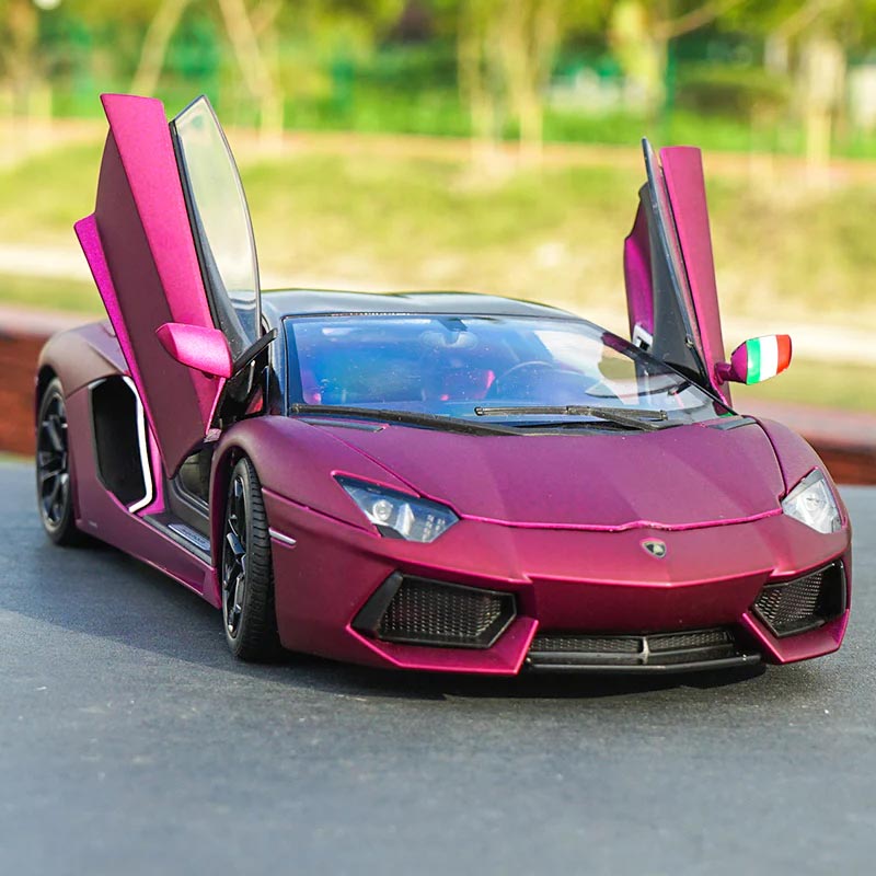 Lamborghini Aventador LP700-4 1:24