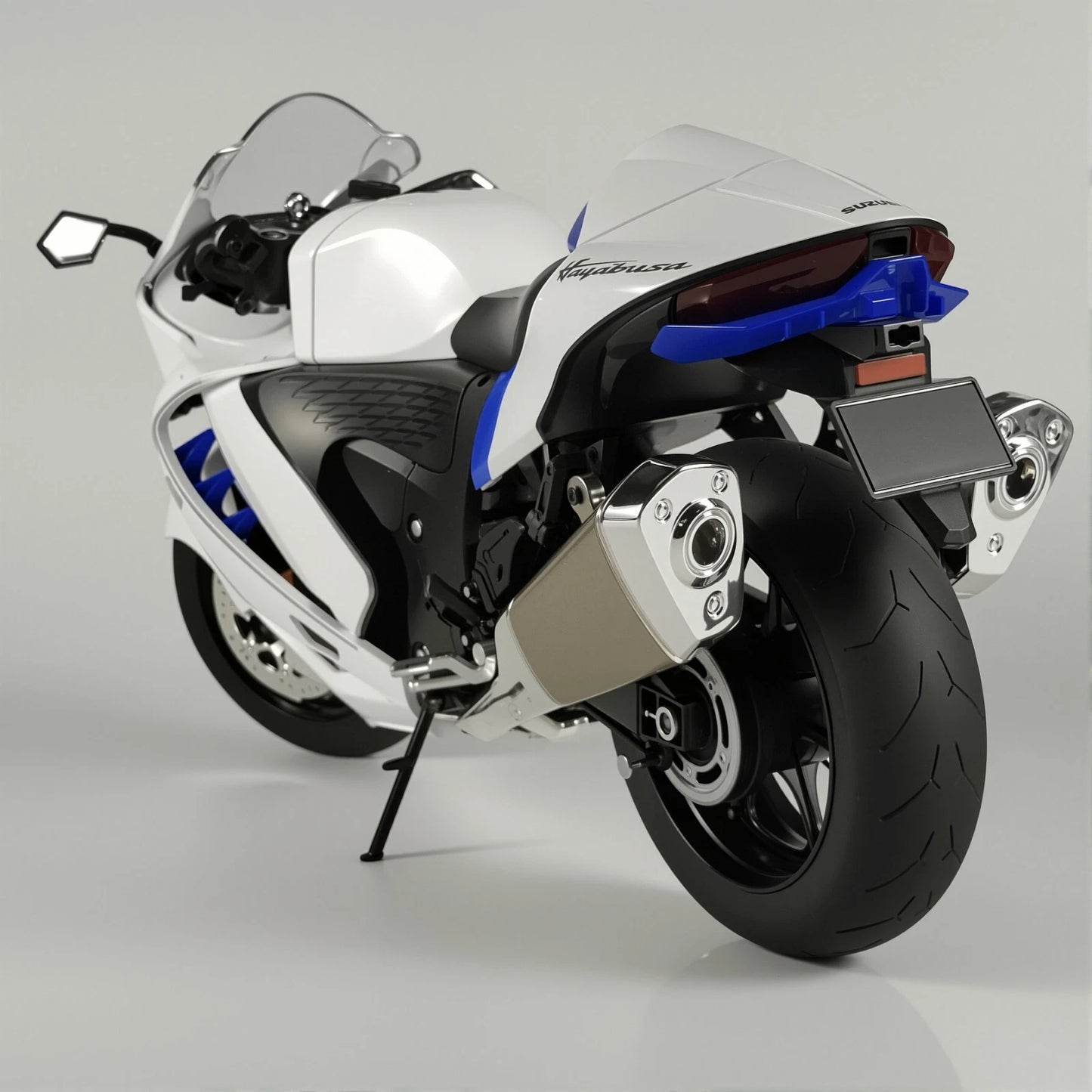 Suzuki Hayabusa GSX-1300R 1:6 Interativa com Escapamento