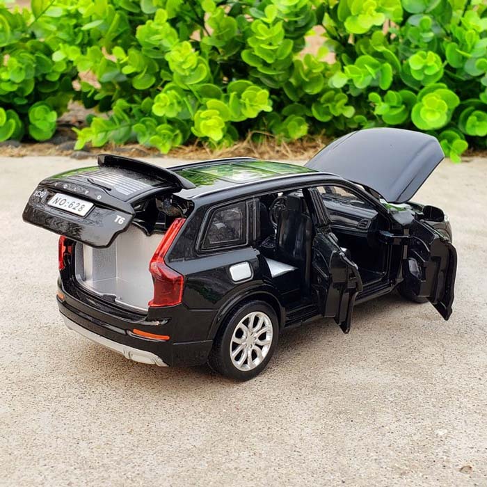 Miniatura de Volvo XC90 em Metal com Som, Luz e Fricção