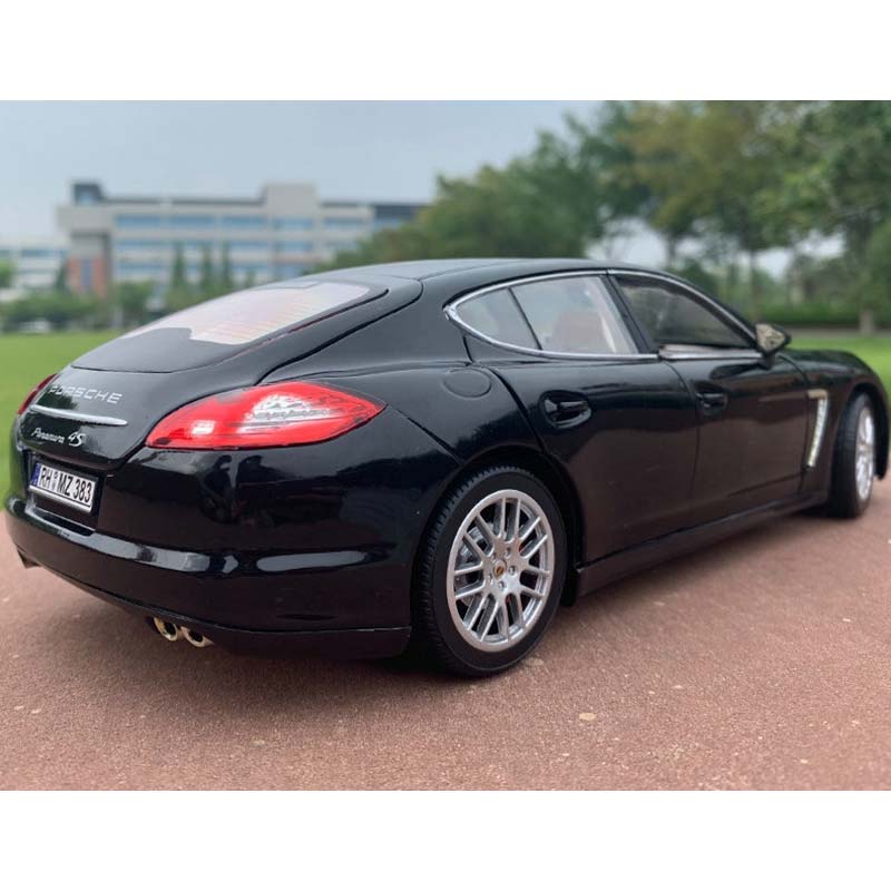 Porsche Panamera - Super-Miniatura Colecionável em Escala 1:18