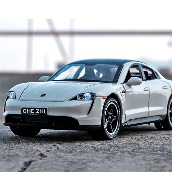 Miniatura de Porsche Taycan Coupé (Escala 1:32)