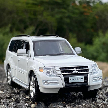 Miniatura de Mitsubishi Pajero (Escala 1:32)